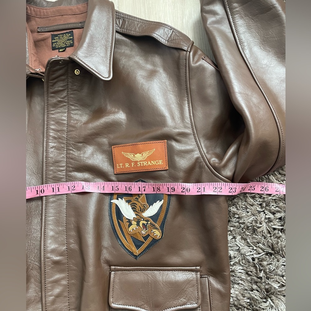 Vintage-Inspired Brown Leather Bomber Jacket with Patch Accents - Picture 5 of 10
